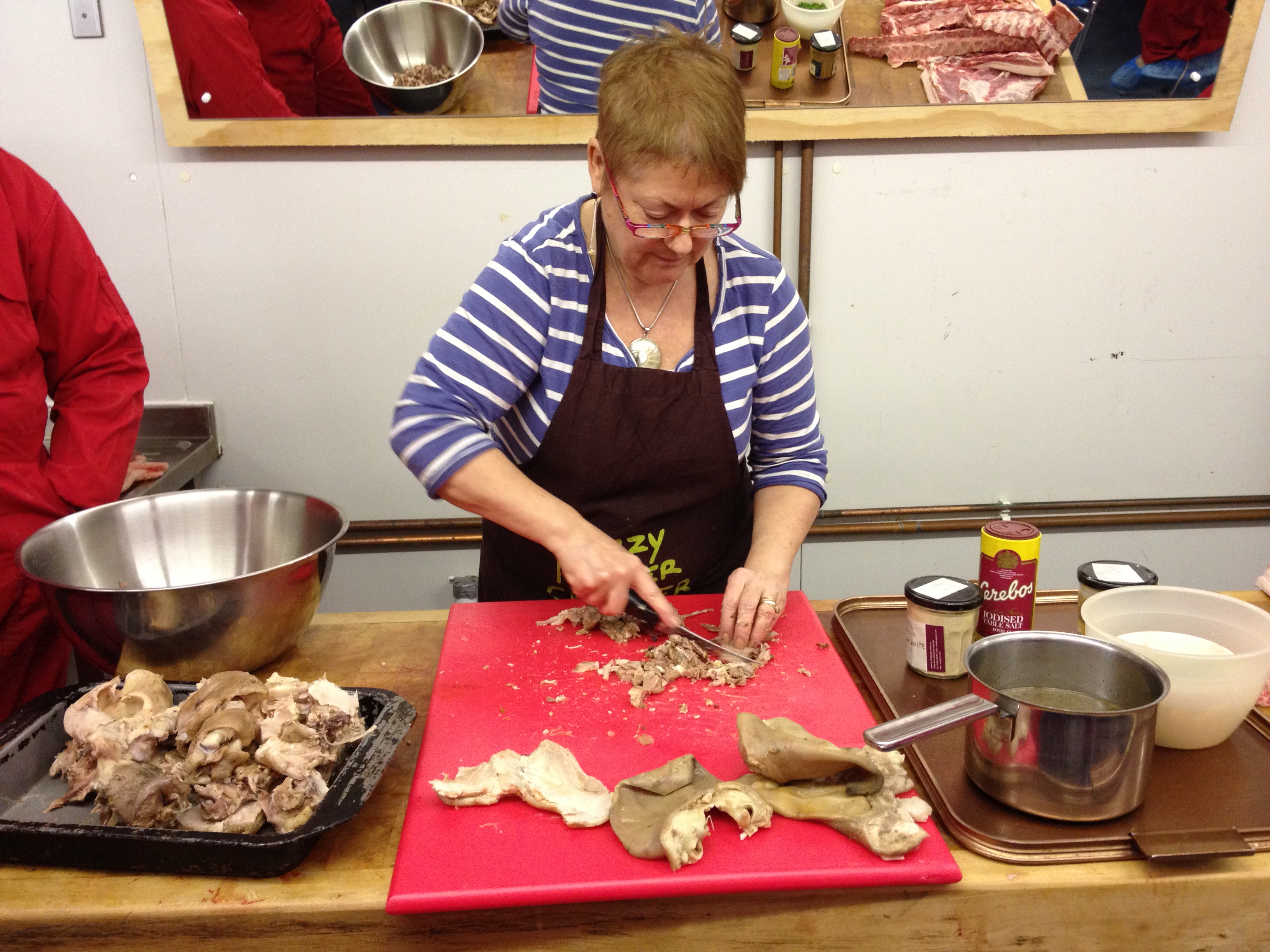 Nicky demonstrates how to make a delicious head brawn